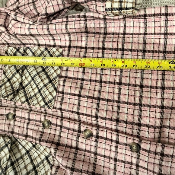 Umgee women’s Pink Plaid Button-Up Shacket flannel
Medium excellent UC
T3 - Picture 8 of 9